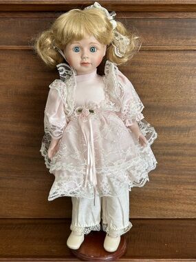 Vintage 1990’s Dynasty Doll Collection Porcelain Blonde Hair Blue Eyes Doll